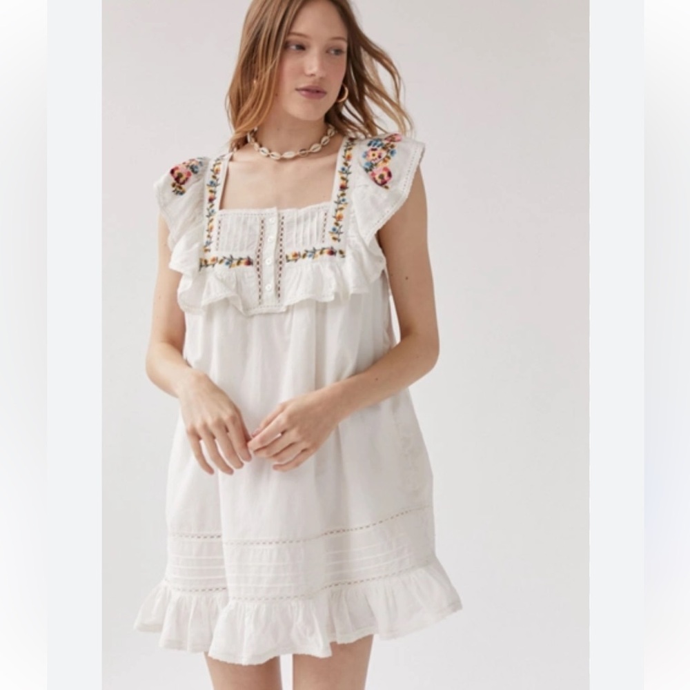 Embroidered Tunic Dress | Urban
Outfitters Size Small NWT